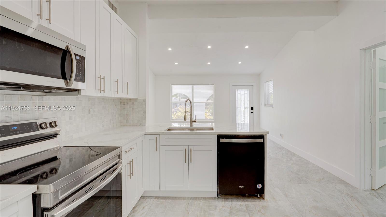 CHATEAU PARK SEC - Residential