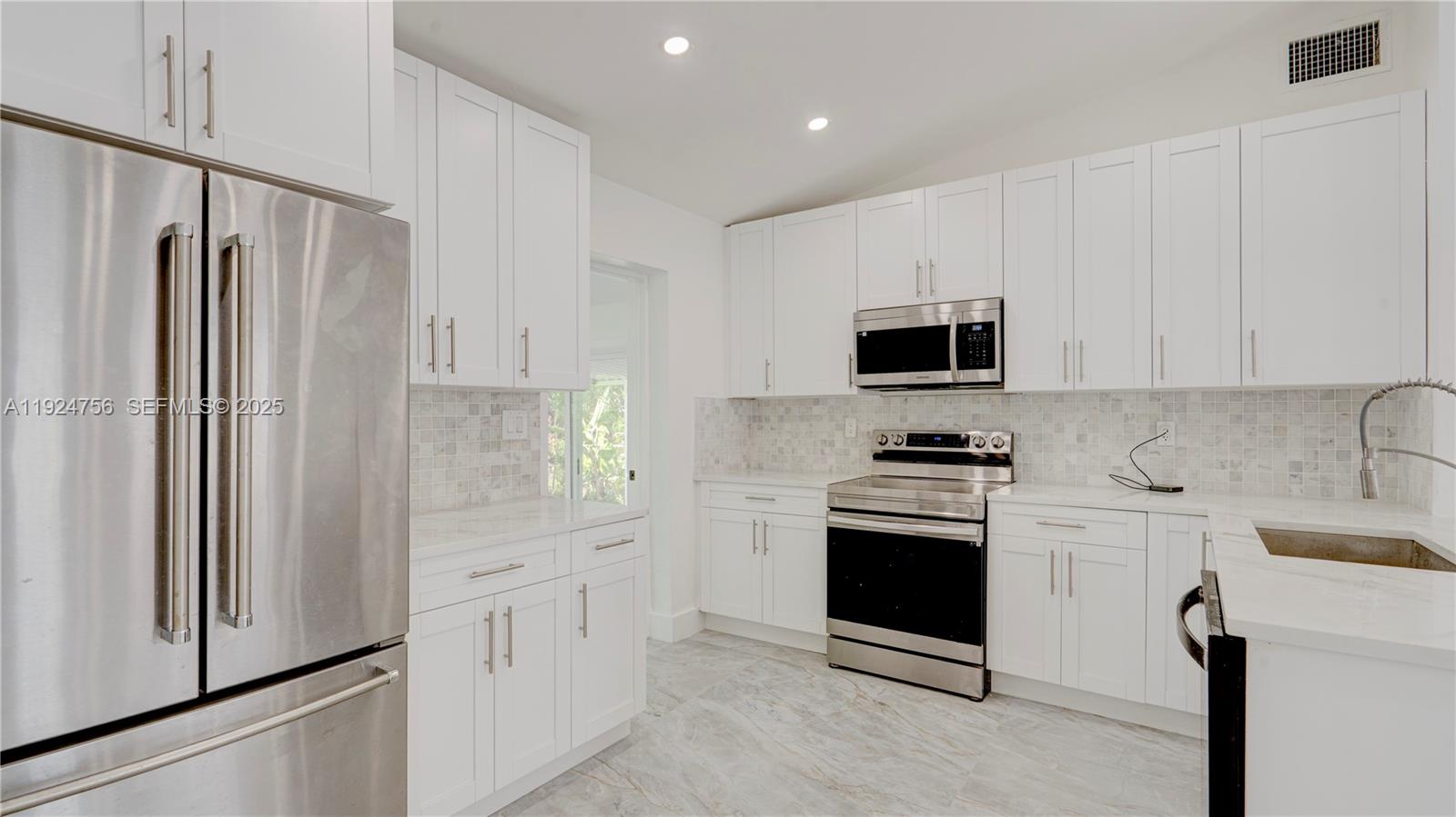 CHATEAU PARK SEC - Residential