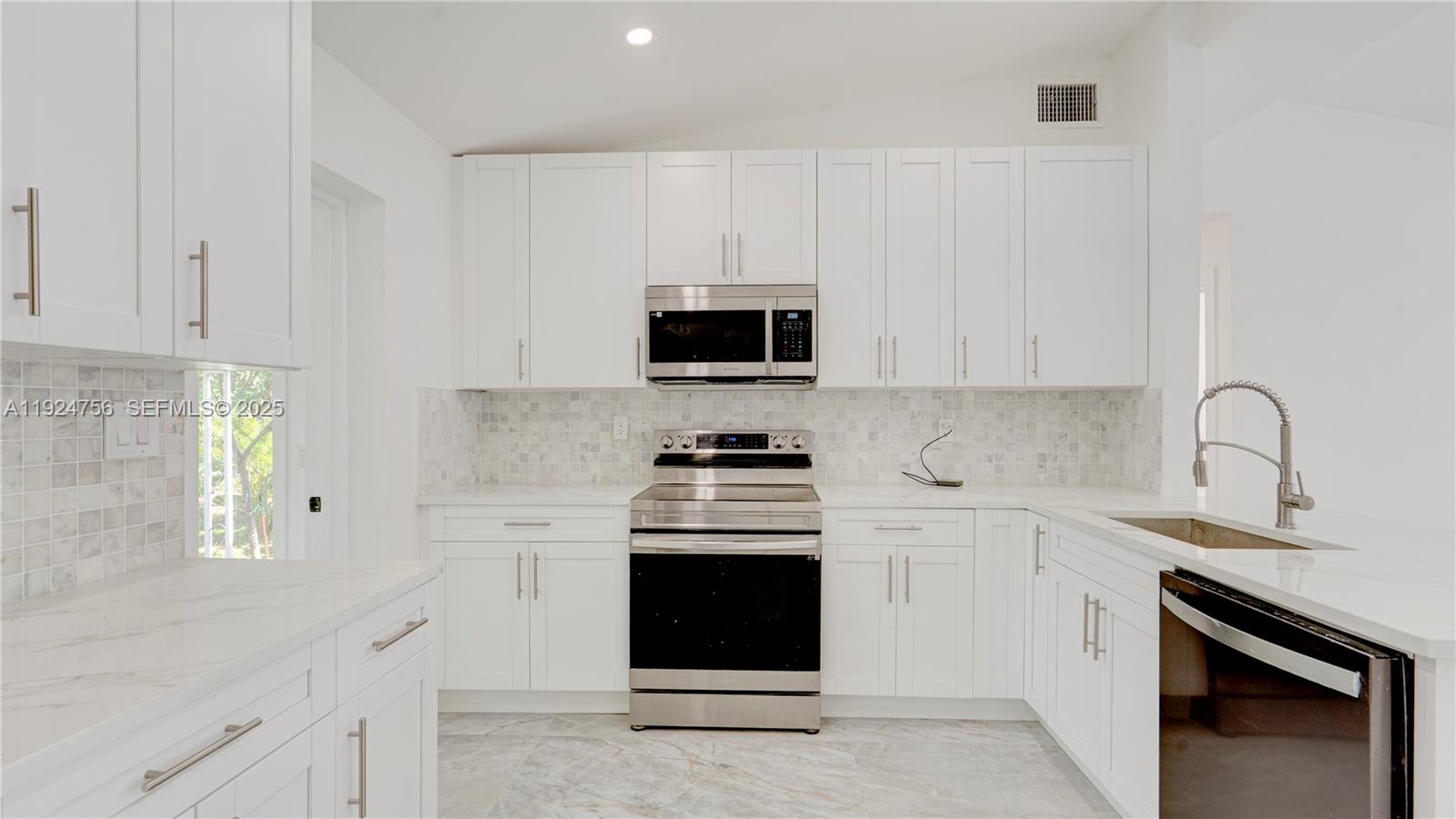 CHATEAU PARK SEC - Residential