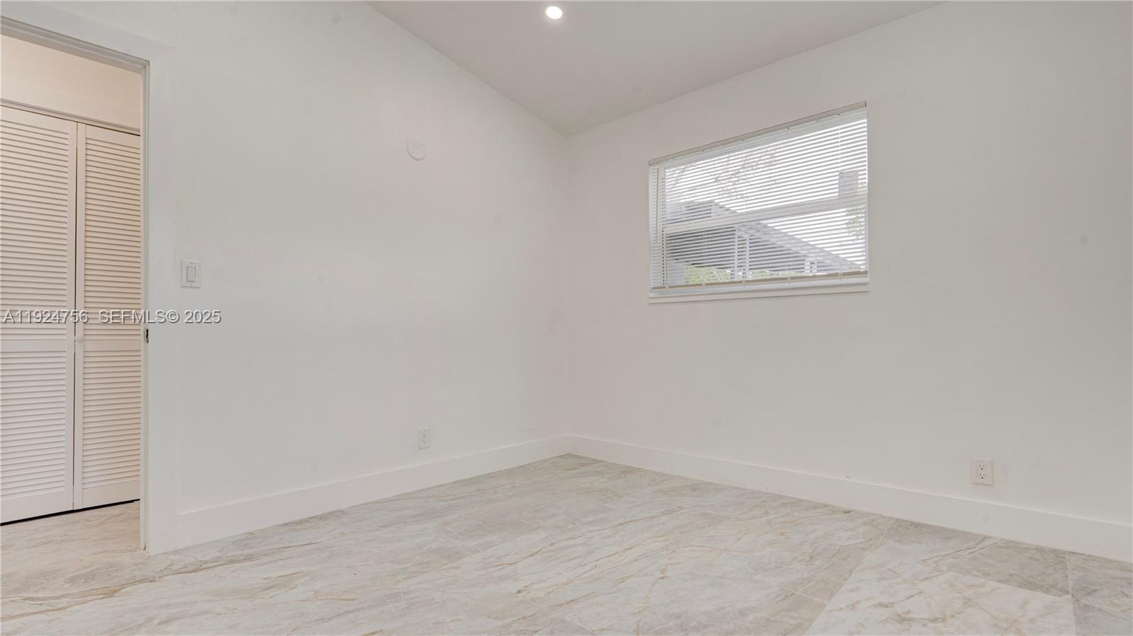 CHATEAU PARK SEC - Residential