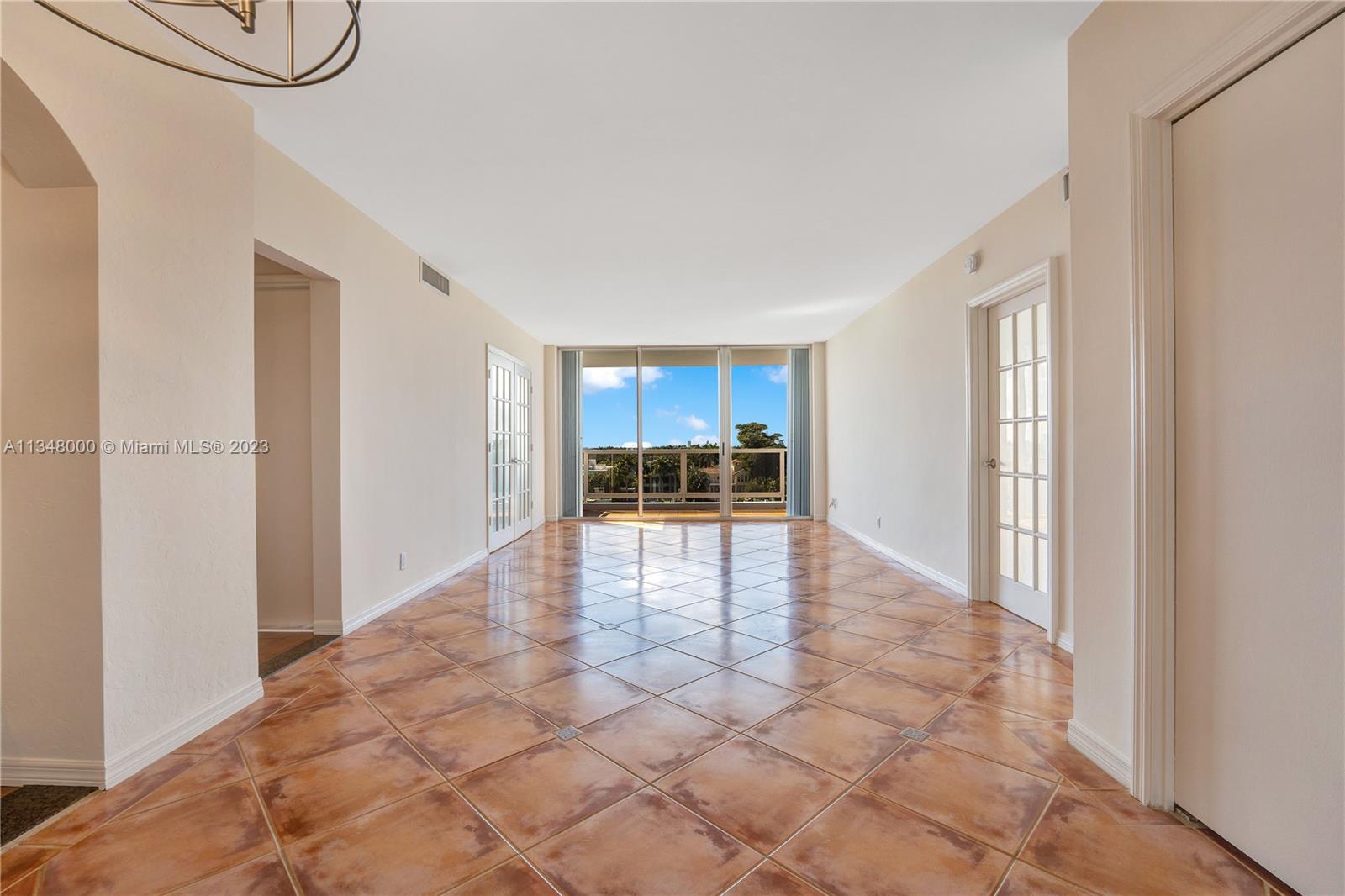 Photo 4 of 48 of 5700 Collins Ave 6F condo