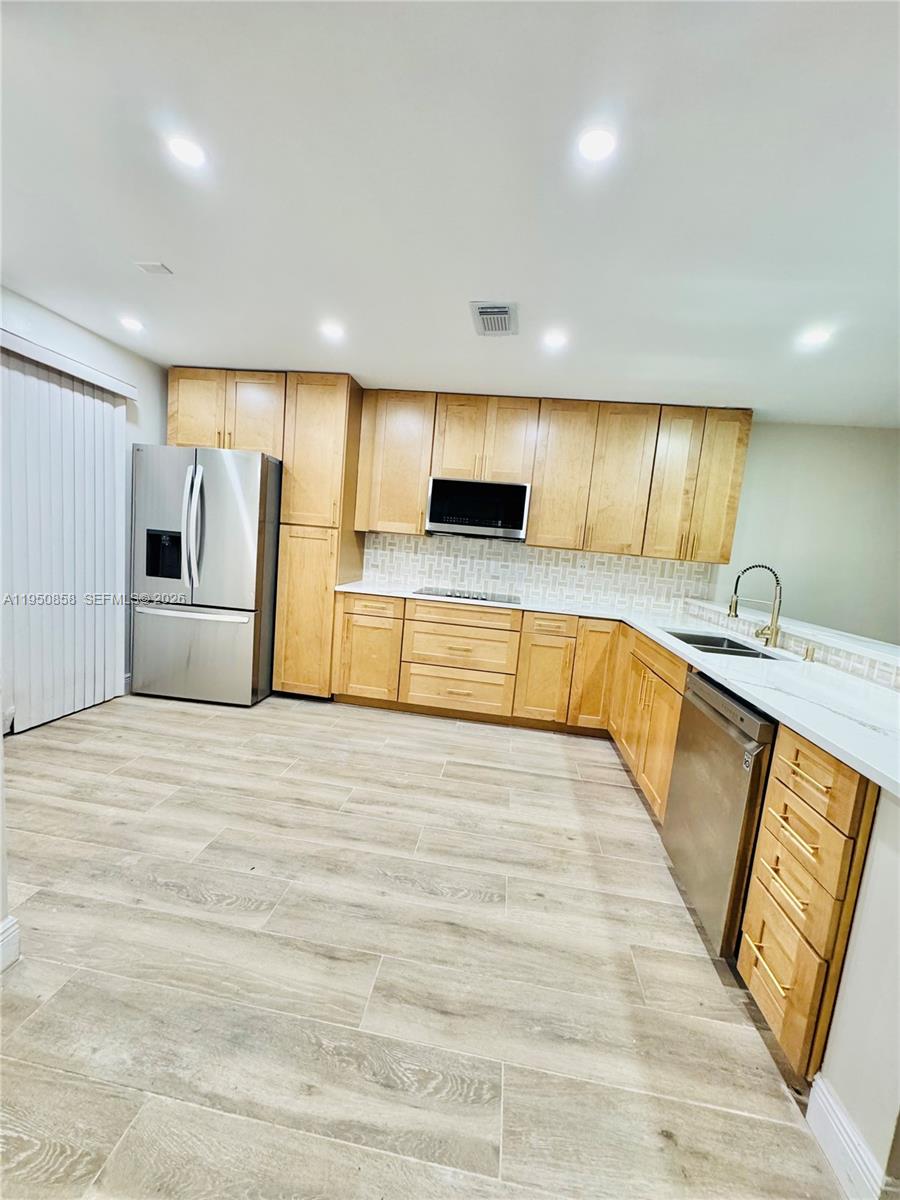 WOODLAKE SHORES - Residential