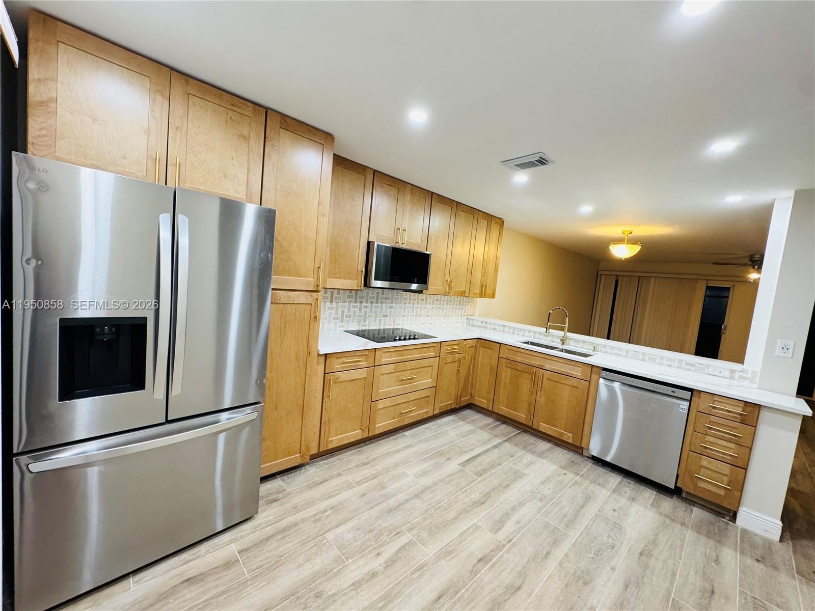 WOODLAKE SHORES - Residential