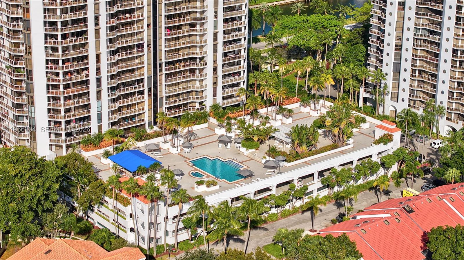 HARBOR TWS AT THE WATERWA - Residential