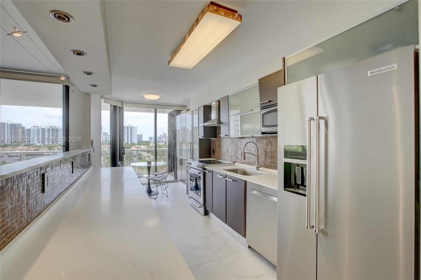 HARBOR TWS AT THE WATERWA - Residential