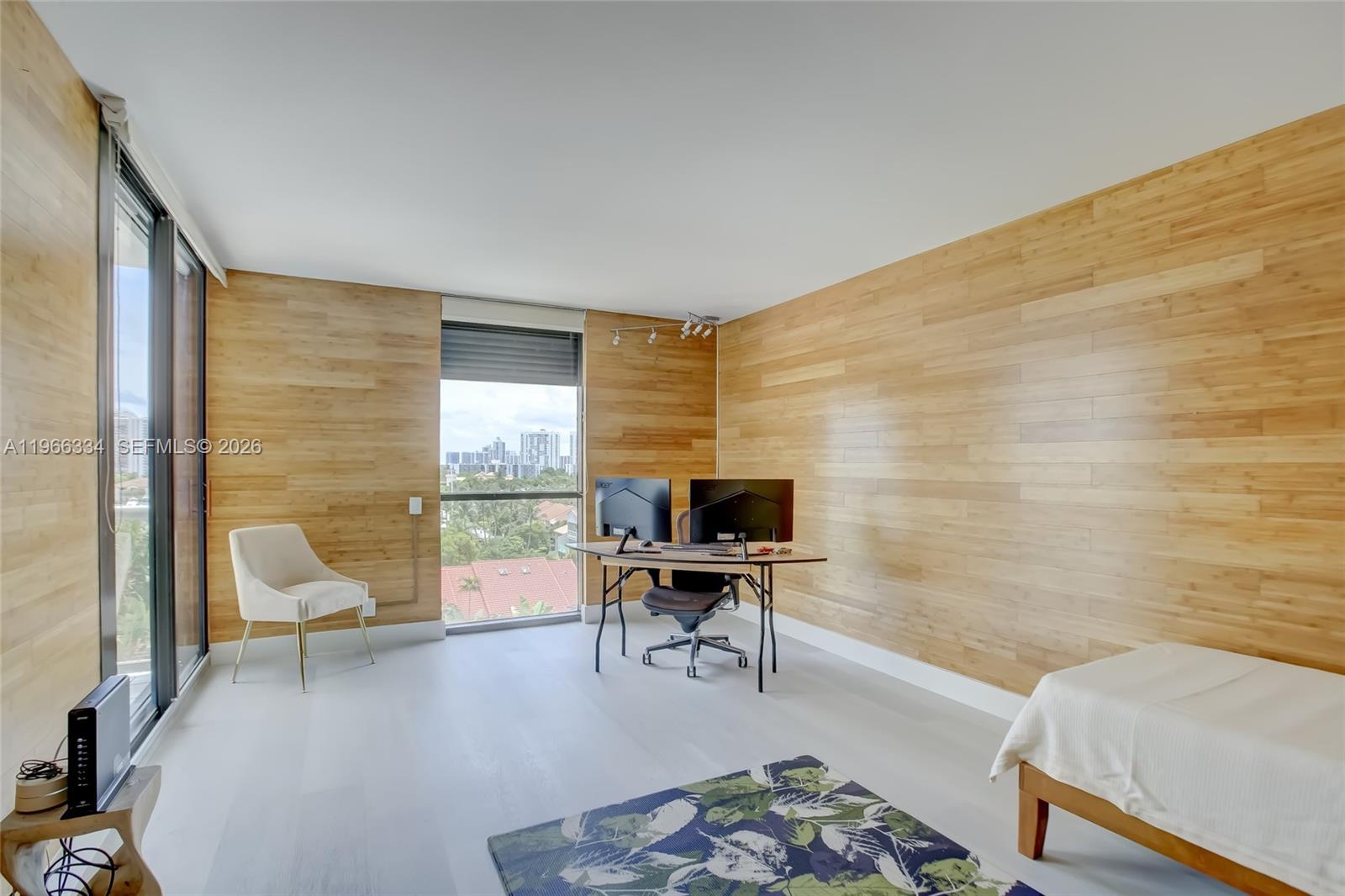 HARBOR TWS AT THE WATERWA - Residential