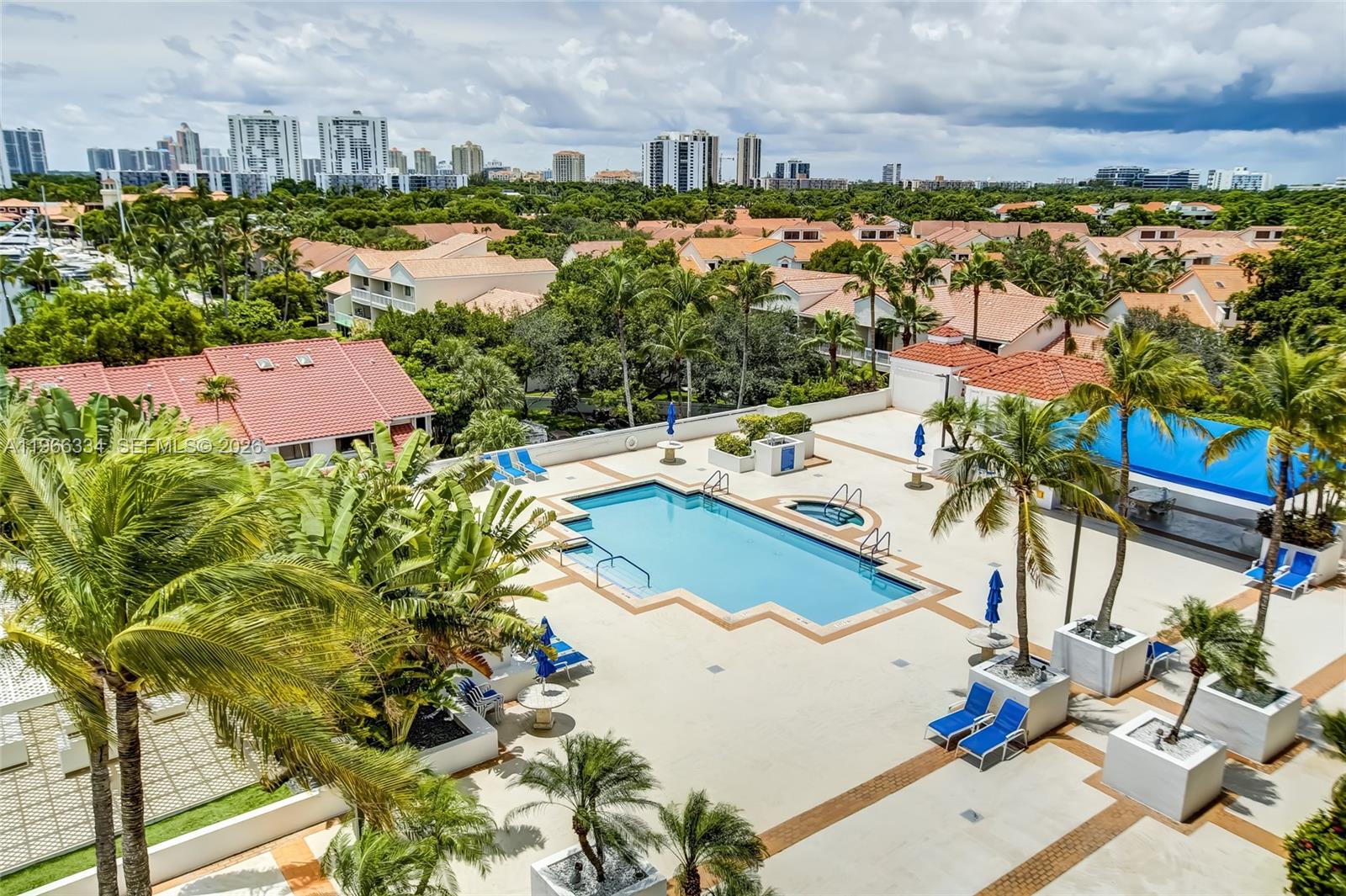 HARBOR TWS AT THE WATERWA - Residential