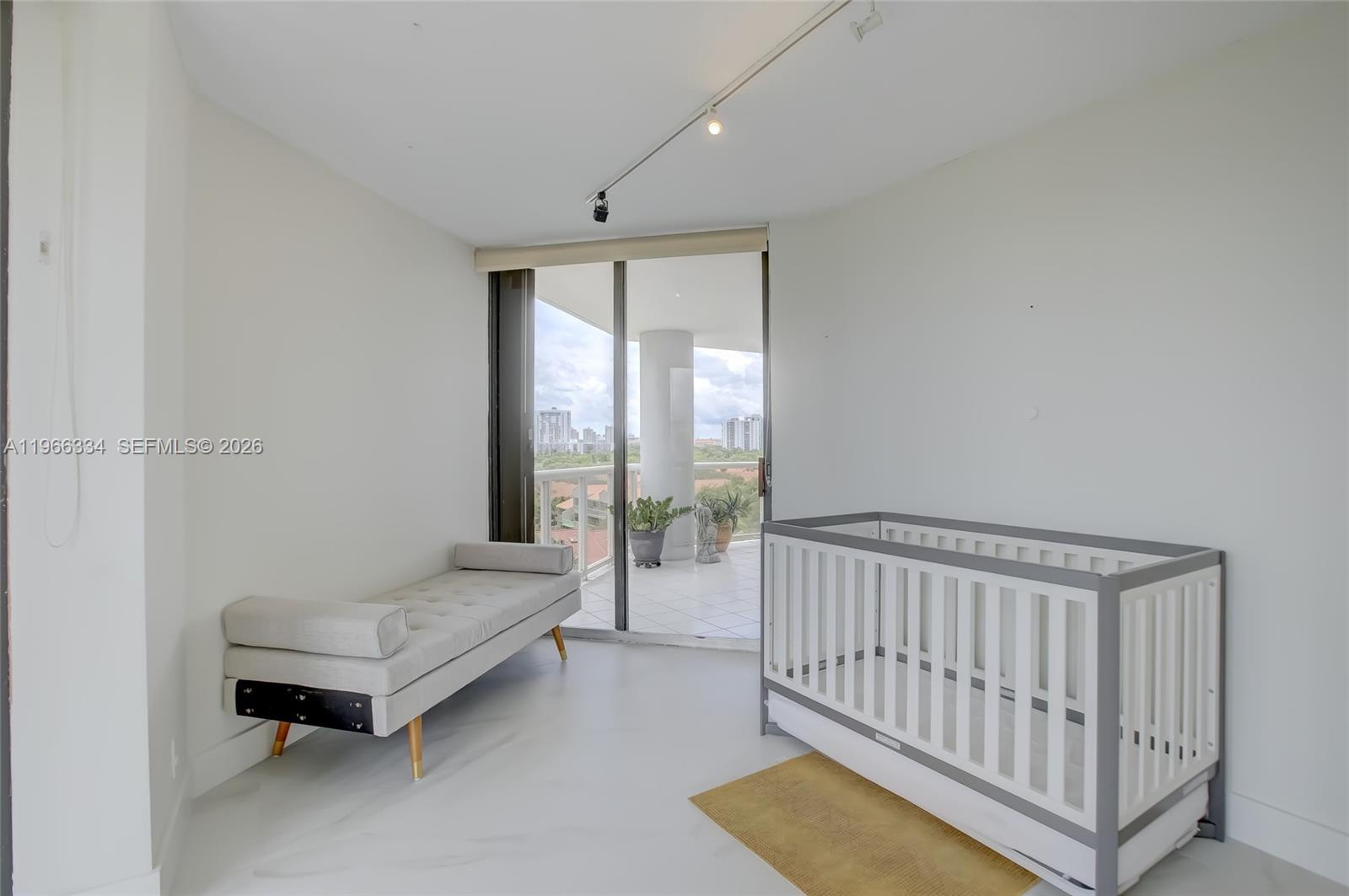 HARBOR TWS AT THE WATERWA - Residential