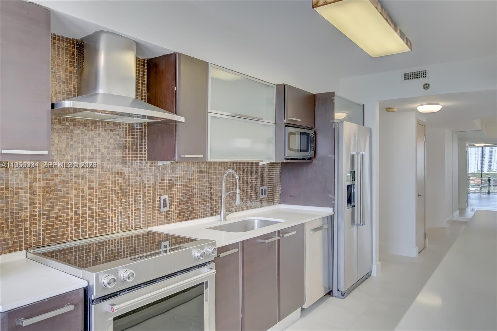 HARBOR TWS AT THE WATERWA - Residential