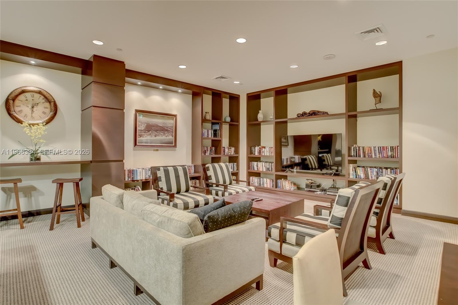 HARBOR TWS AT THE WATERWA - Residential