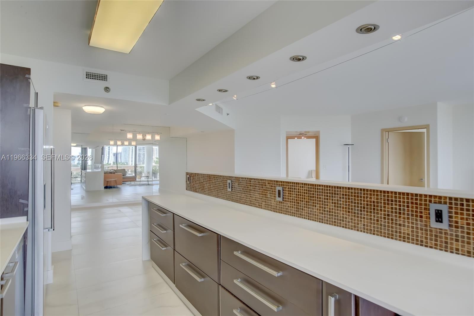 HARBOR TWS AT THE WATERWA - Residential