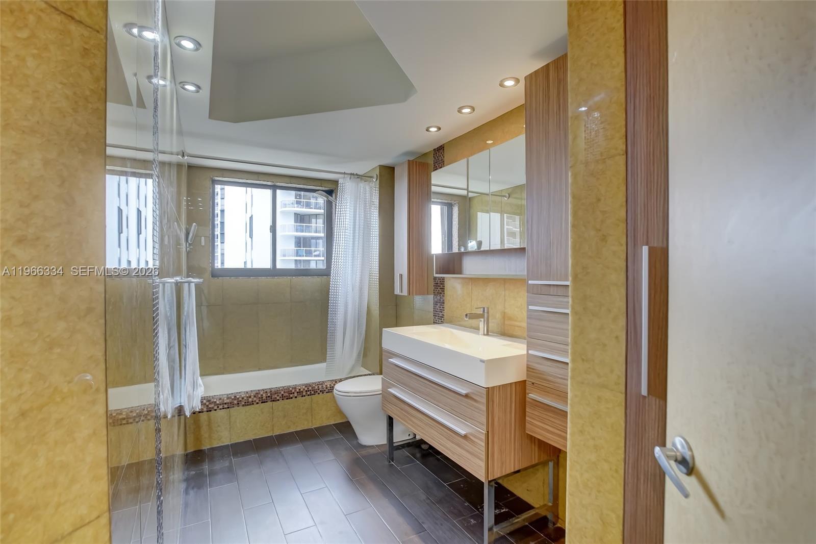 HARBOR TWS AT THE WATERWA - Residential