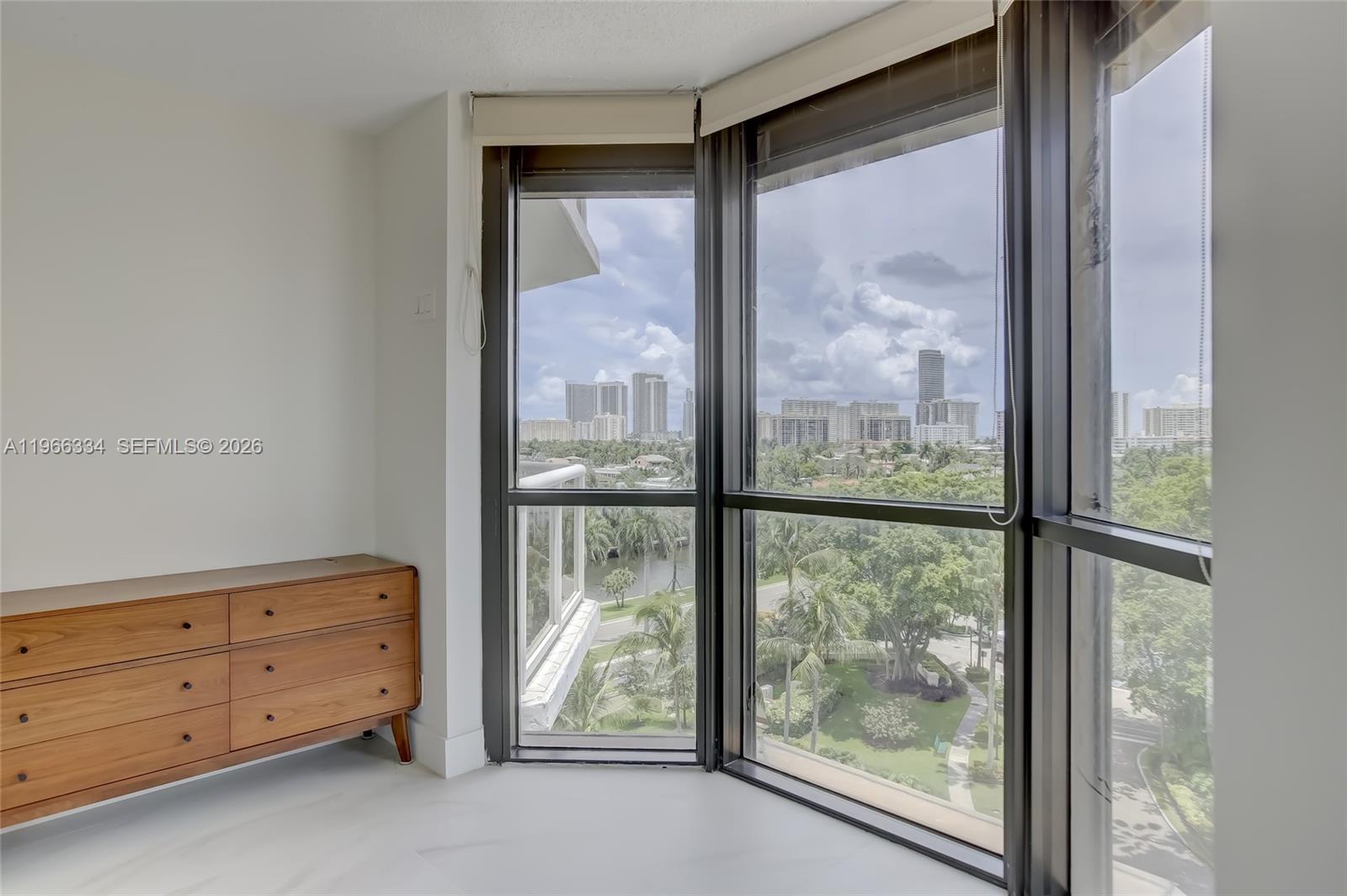 HARBOR TWS AT THE WATERWA - Residential