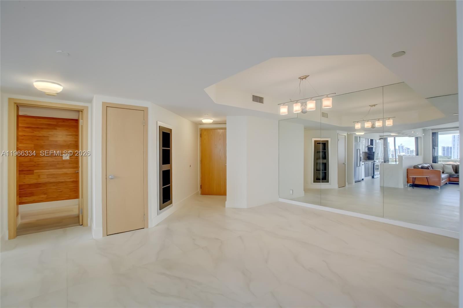 HARBOR TWS AT THE WATERWA - Residential