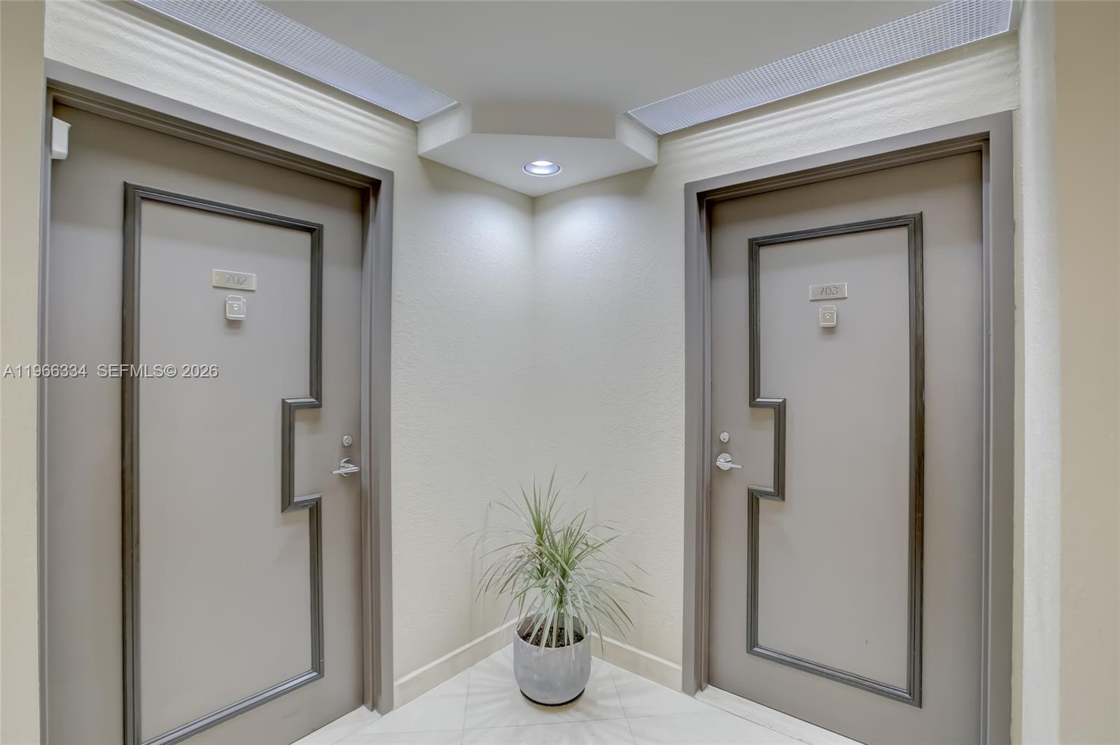 HARBOR TWS AT THE WATERWA - Residential