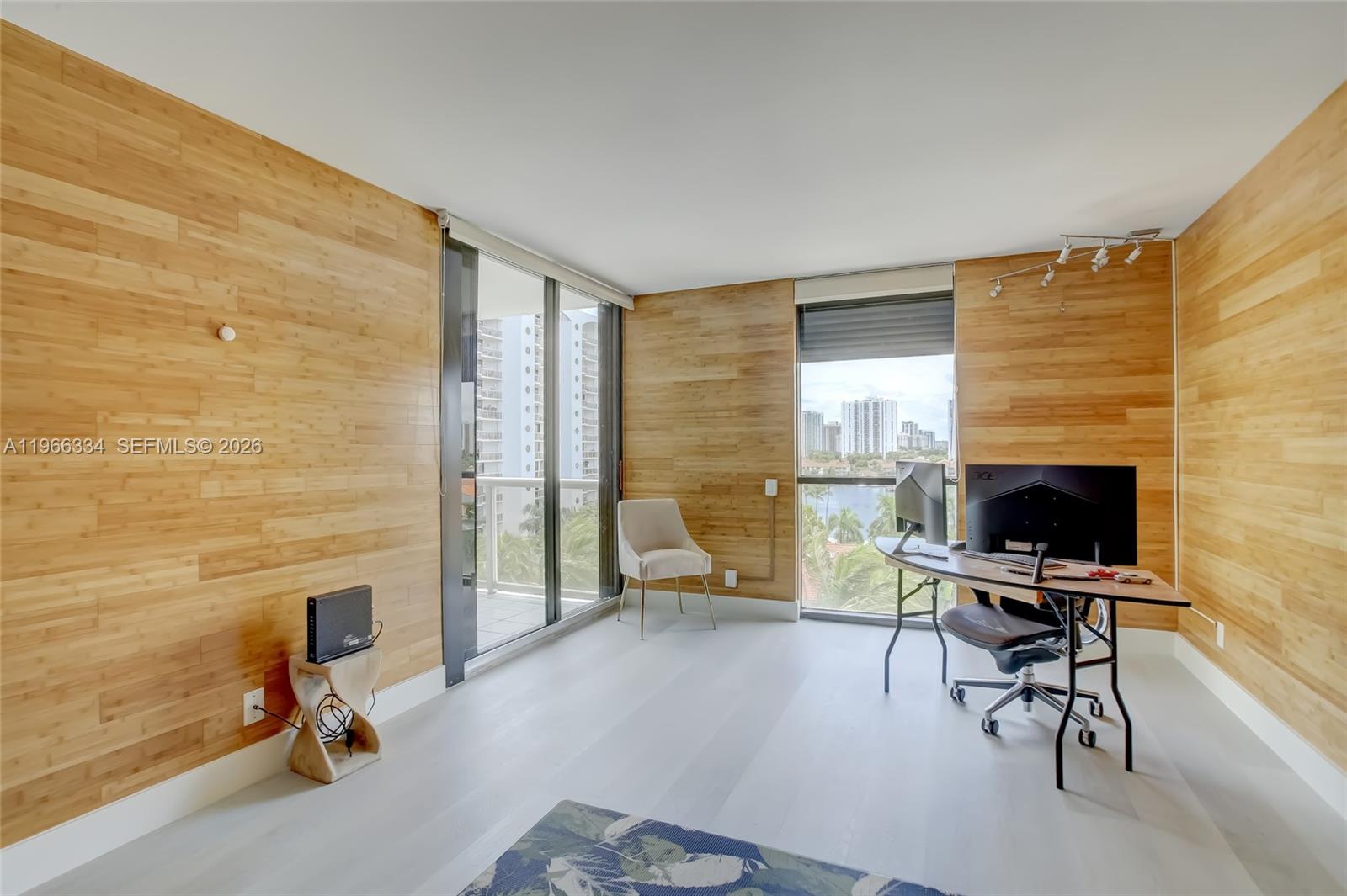 HARBOR TWS AT THE WATERWA - Residential