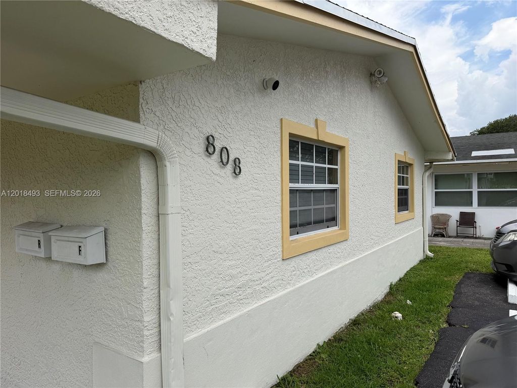 Photo of 808 SW 30th St #Rear, Fort Lauderdale, FL 33315 (MLS # A12018493)