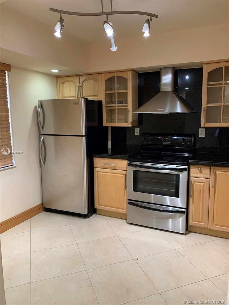 Beautiful Lakeview, Large Apartment, near Dolphin & International Malls, 836 & 826 Expressways.