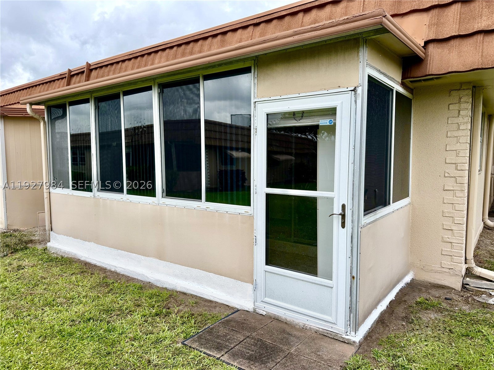 View photos, virtual tours, details... 293 Seville M 293