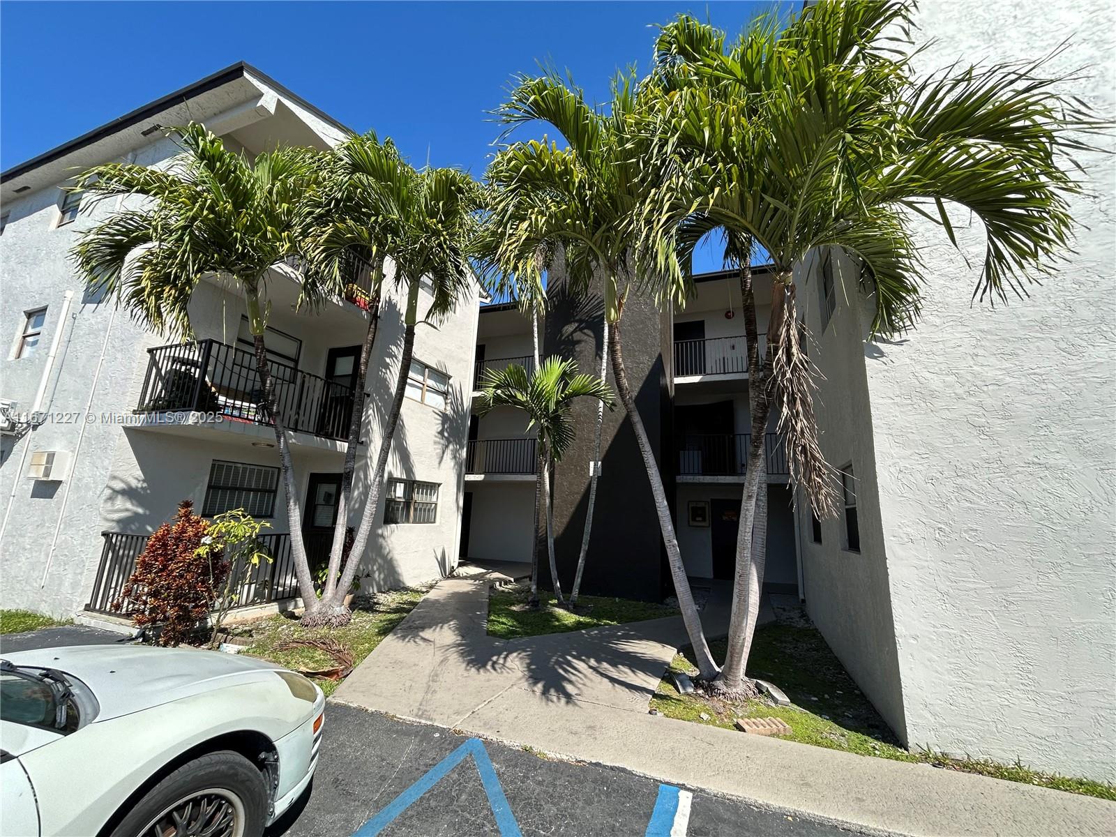 Rental Property at 142 Sw 18th Ave 20, Miami, Broward County, Florida - Bedrooms: 1 
Bathrooms: 1  - $1,850 MO.