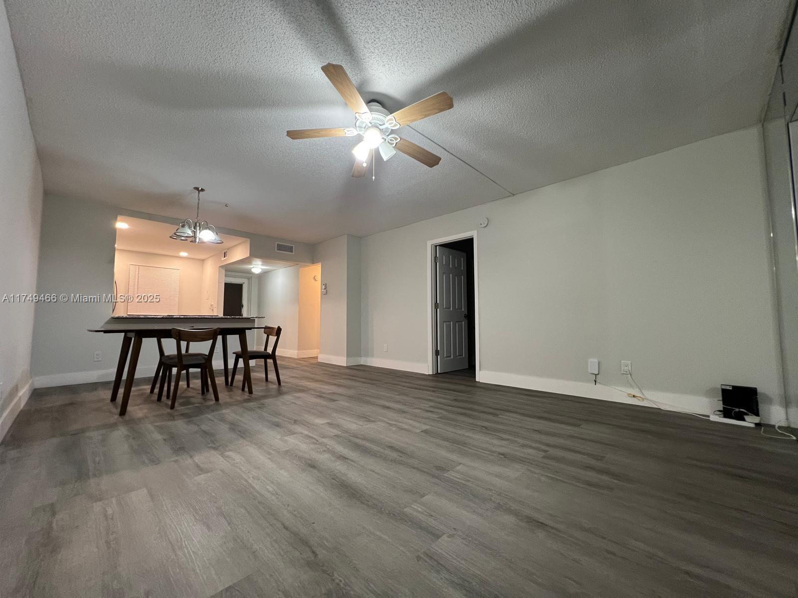 ORIOLE GOLF & TENNIS CLUB - Residential