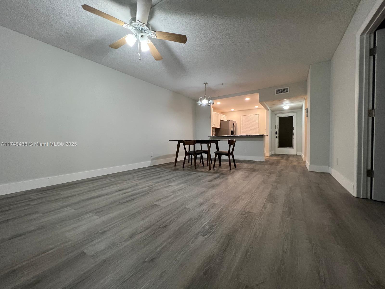 ORIOLE GOLF & TENNIS CLUB - Residential