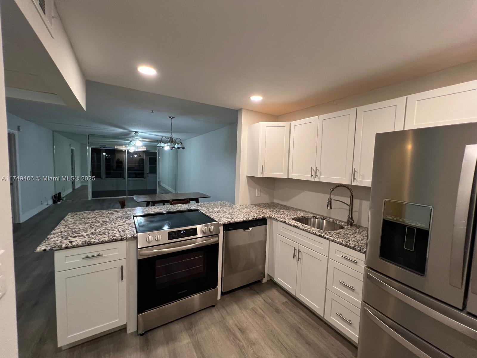 ORIOLE GOLF & TENNIS CLUB - Residential