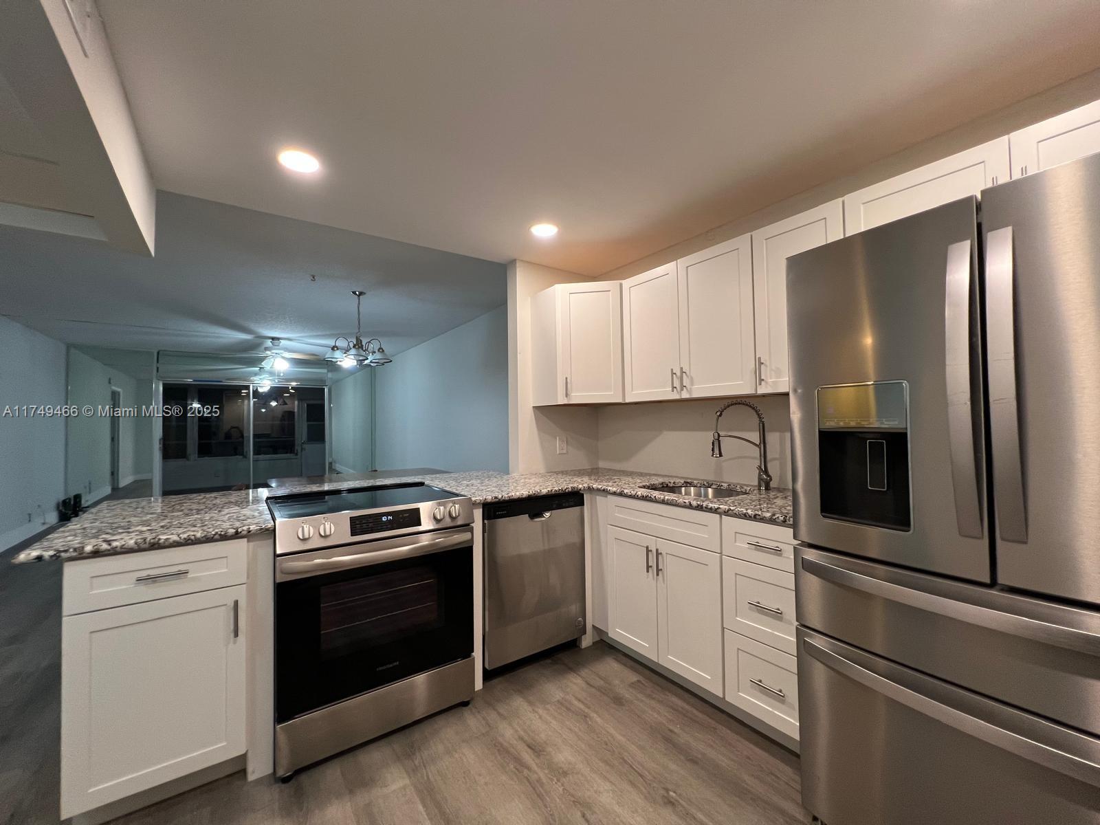 ORIOLE GOLF & TENNIS CLUB - Residential