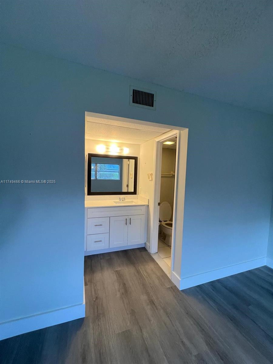 ORIOLE GOLF & TENNIS CLUB - Residential