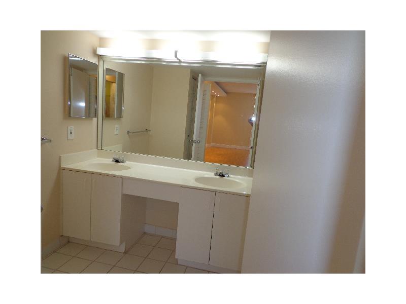 PARC CENTRAL AVENTURA SOU - Residential Lease