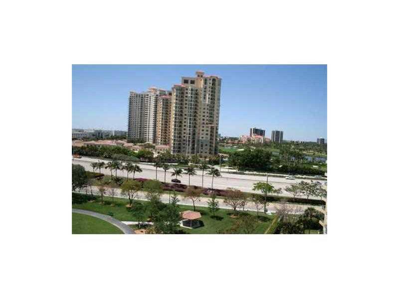 PARC CENTRAL AVENTURA SOU - Residential Lease