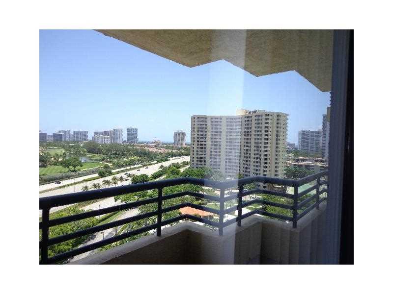 PARC CENTRAL AVENTURA SOU - Residential Lease