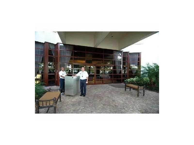 PARC CENTRAL AVENTURA SOU - Residential Lease