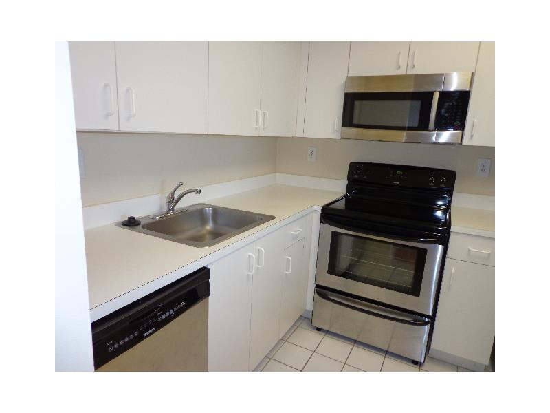 PARC CENTRAL AVENTURA SOU - Residential Lease