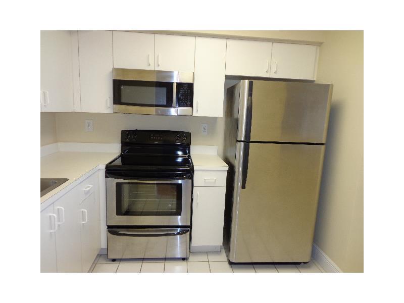 PARC CENTRAL AVENTURA SOU - Residential Lease