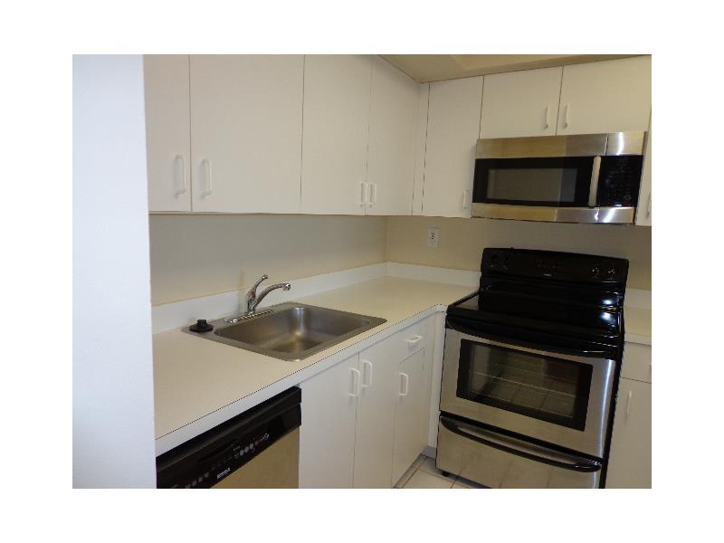 PARC CENTRAL AVENTURA SOU - Residential Lease