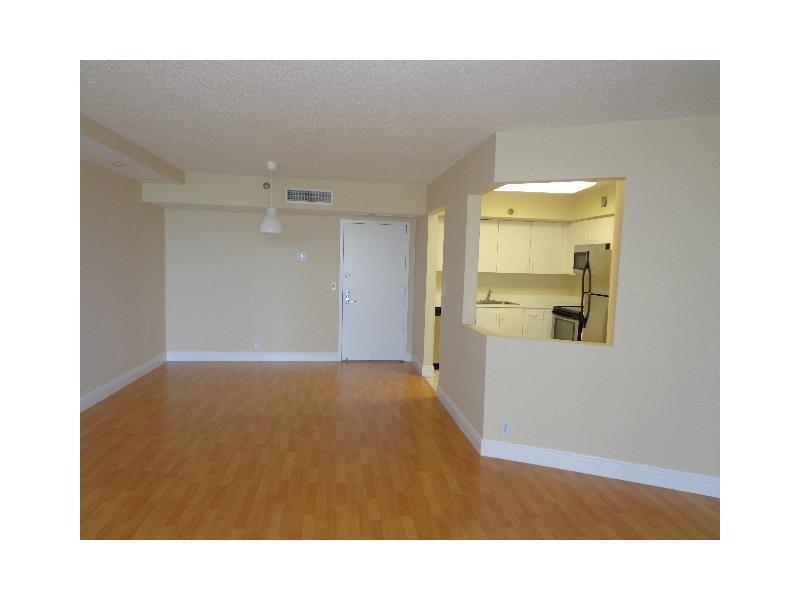 PARC CENTRAL AVENTURA SOU - Residential Lease