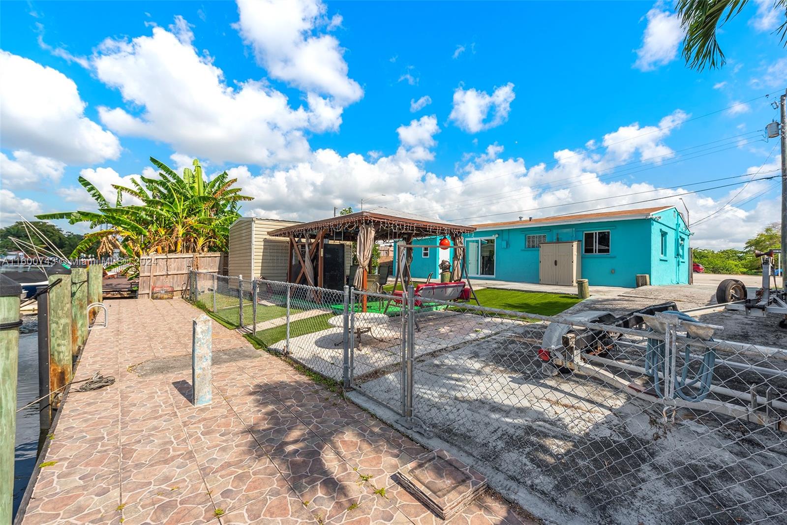 LOOK HOMESITES - Residential