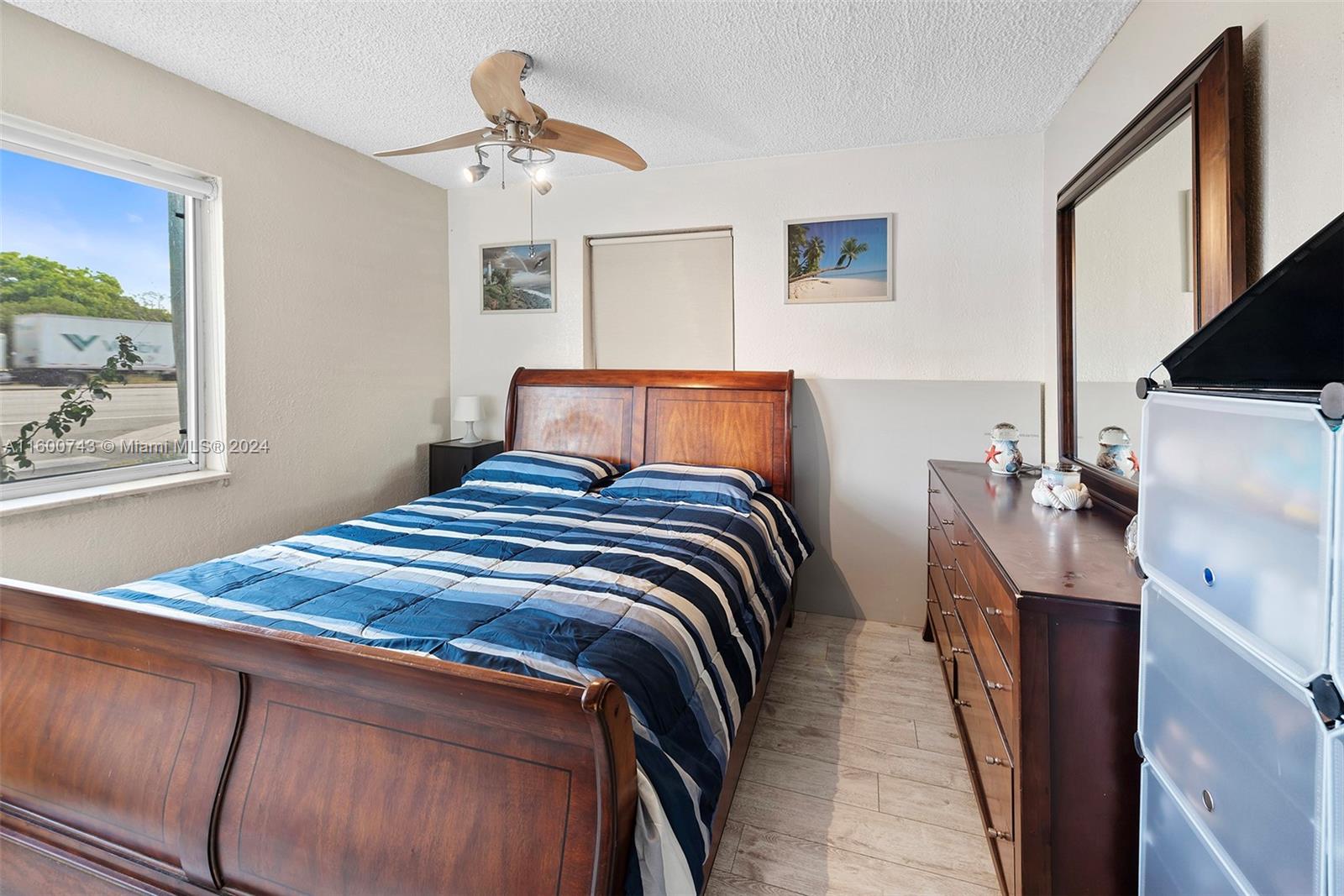 LOOK HOMESITES - Residential