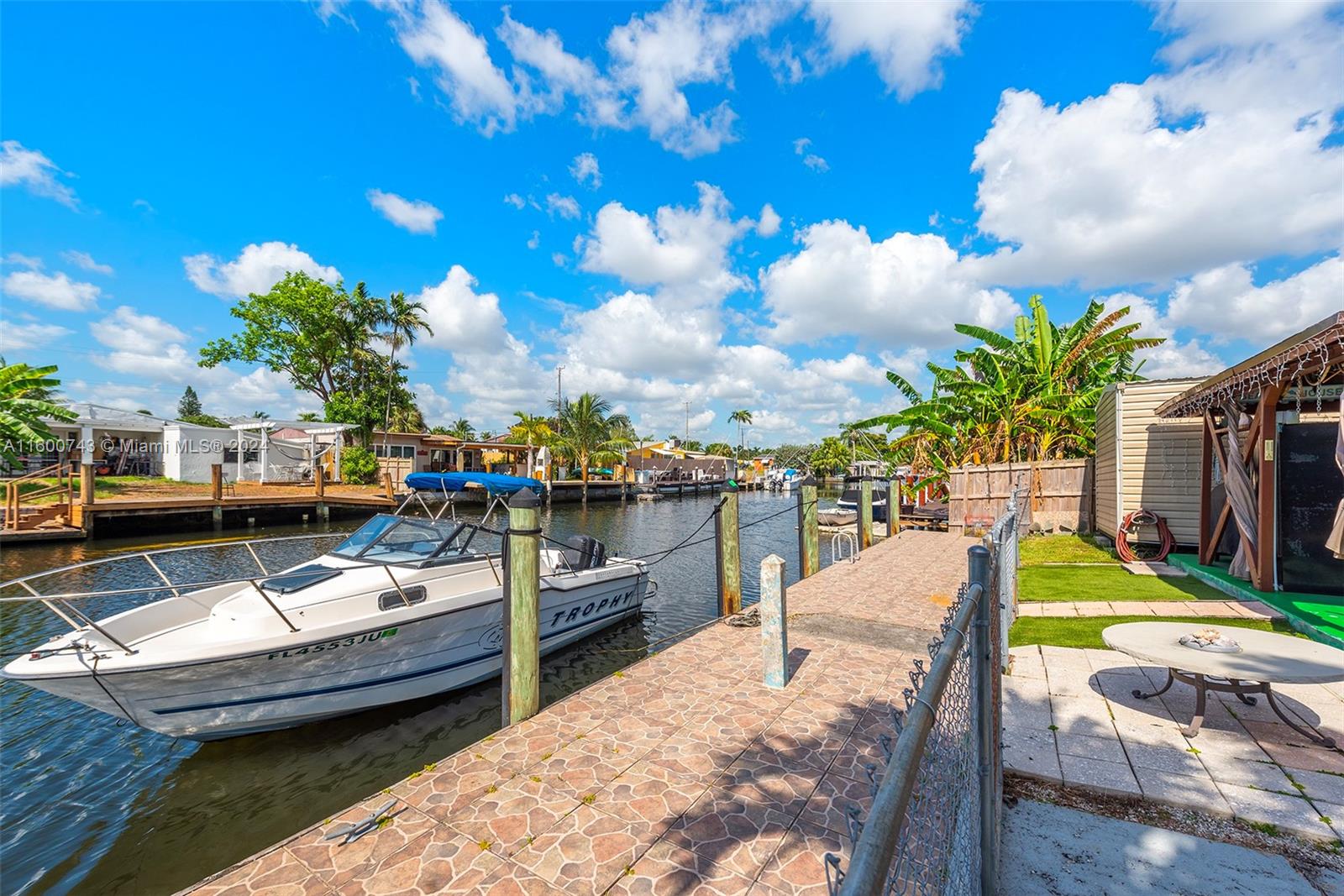 LOOK HOMESITES - Residential