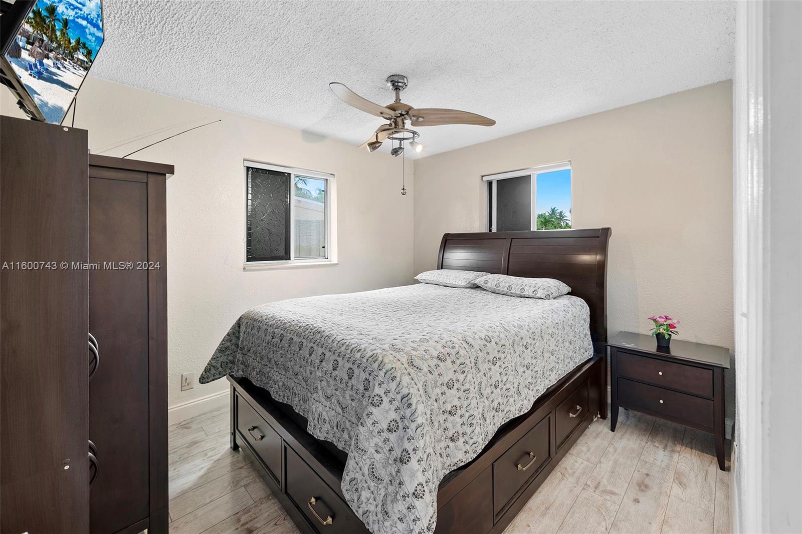 LOOK HOMESITES - Residential