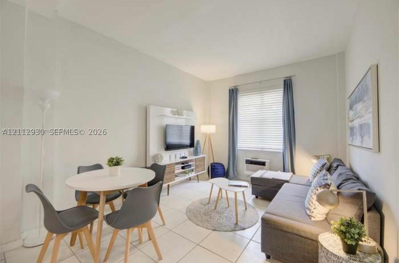 3030 Collins Ave 1G