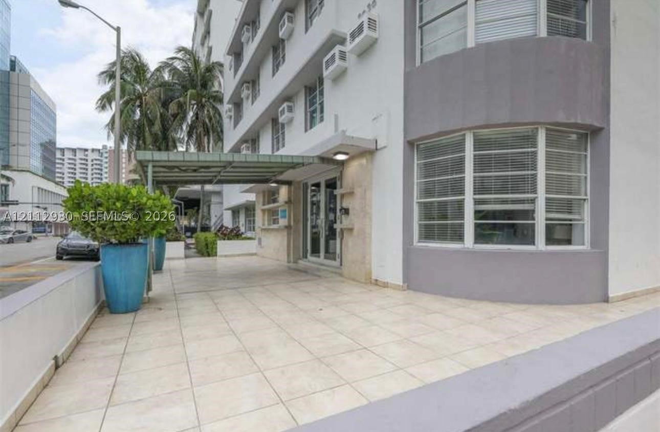 3030 Collins Ave 1G