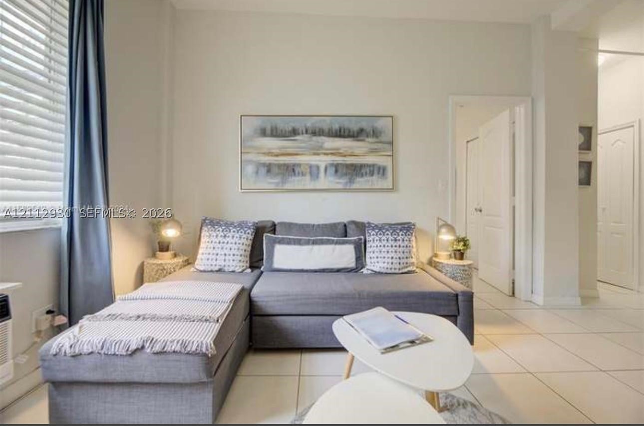 3030 Collins Ave 1G