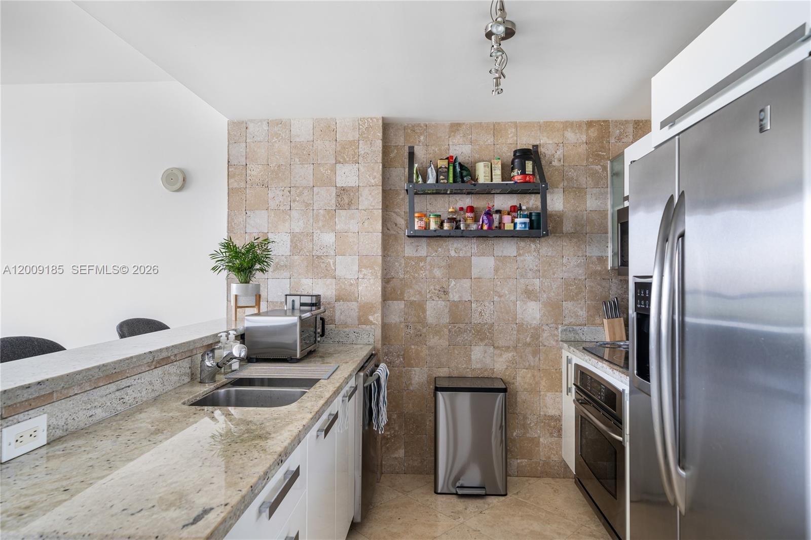 BLUE CONDO - Residential