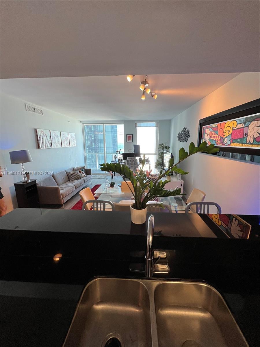 VIZCAYNE NORTH CONDO - Residential