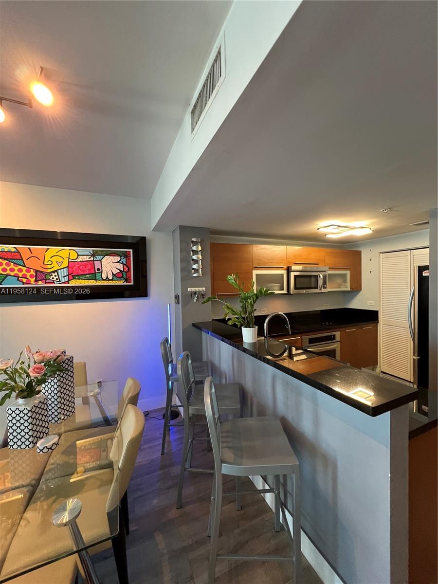 VIZCAYNE NORTH CONDO - Residential