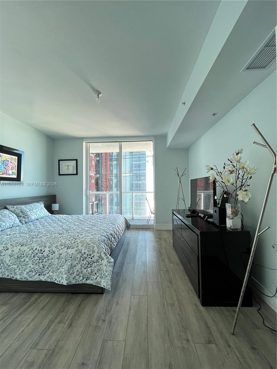 VIZCAYNE NORTH CONDO - Residential