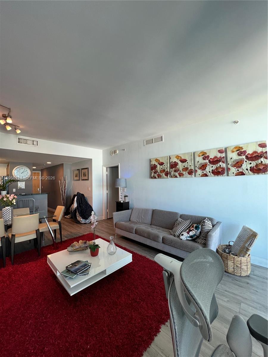 VIZCAYNE NORTH CONDO - Residential