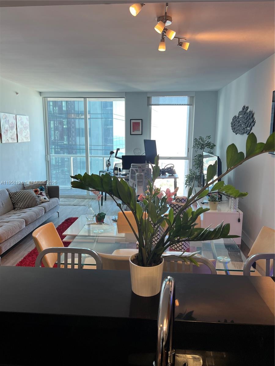 VIZCAYNE NORTH CONDO - Residential